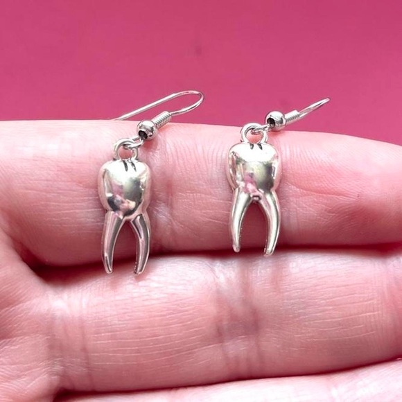 Jewelry - Tooth 🦷 dangle earrings